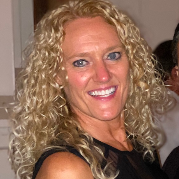 Meet your Posher, Lora - Picture 1 of 1